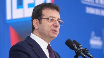 İmamoğlu'ndan Ahmet &Ouml;zer a&ccedil;ıklaması: İktidarın girdiği yanlış yoldan d&ouml;neceğinin işareti olmasını umuyorum