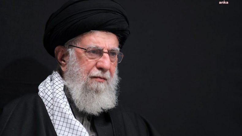 İran’ın Dini Lideri Hamaney, Uzun Bir Aradan Sonra Halkla Buluştu