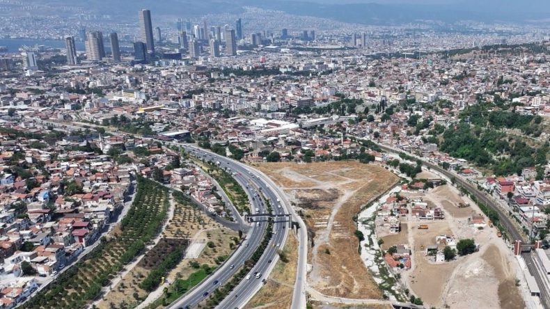 İzmir Büyükşehir’den dev proje: Yeşildere’de yıkım bitti, parklar ve spor alanları yolda