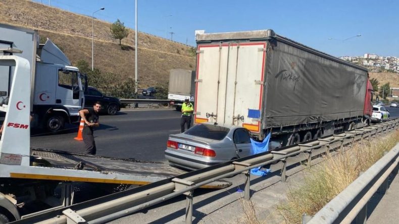 İzmir Çevre Yolunda Korkunç Kaza: Araç Kullanılamaz Hale Geldi!
