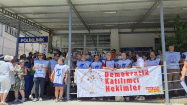 İzmir Operasyonunda Eski Başhekim G&ouml;zaltına Alındı: Meslektaşlarından Tepki