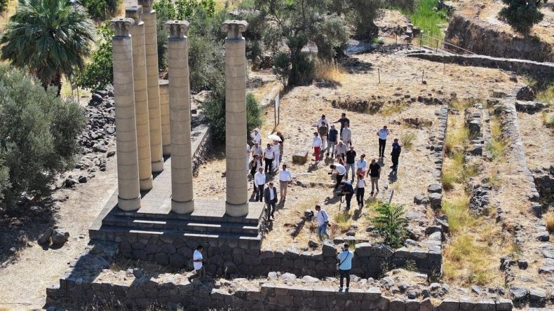 İzmir'in Binlerce Yıllık Tarihi Gün Yüzüne Çıkıyor: Başkan Tugay Çalışmaları İnceledi