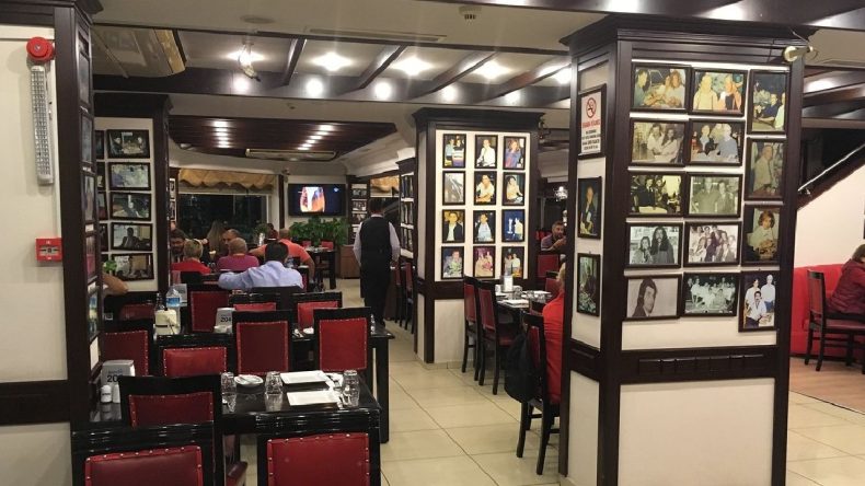 İzmir'in İkonik Mekanı: Topçu Restaurant'ın Hikayesi