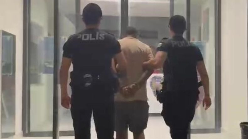 İzmir'de 'Zorla Irza Geçme' Suçundan Aranan Şahıs Yakalandı