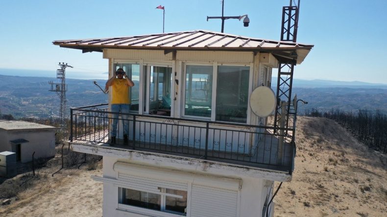 İzmir'de Alevlerin İçinde Kaldı, Yine de Görev Yerini Terk Etmedi