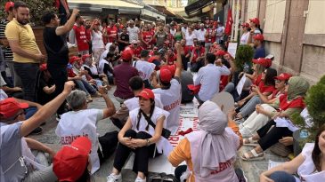 İzmir'de İş&ccedil;i &Ccedil;ıkarma Sonrası Direniş Giderek B&uuml;y&uuml;yor