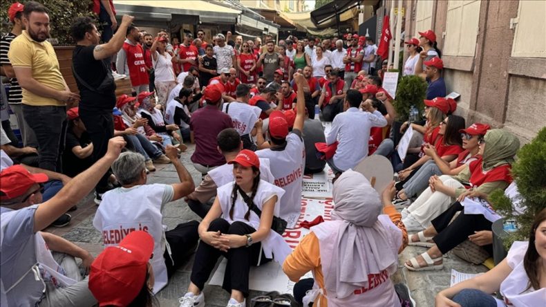 İzmir'de İşçi Çıkarma Sonrası Direniş Giderek Büyüyor