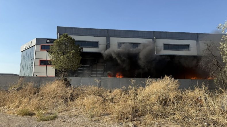 İzmir'de Dehşet Verici Yangın: İtfaiye Ekipleri Zamanında Müdahale Etti