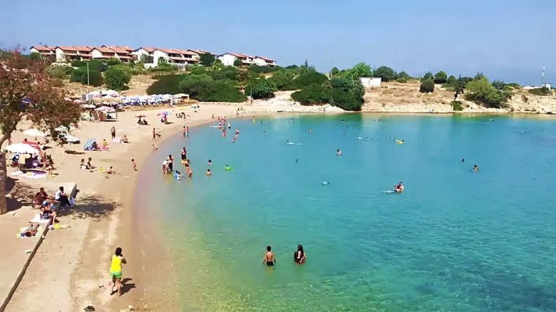 İzmir'de Deniz Keyfi: Çeşme'nin Gözde Plajı Dalyan Kocakarı