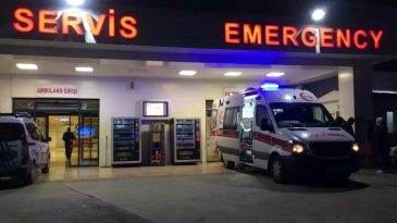 İzmir'de Gıda Zehirlenmesi: 70 İş&ccedil;i Hastaneye Sevk Edildi