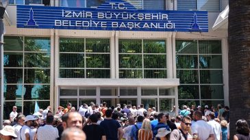 İzmir'de İşten &Ccedil;ıkarılan Belediye &Ccedil;alışanları Eylem Yapacaktı: 'Yangınla M&uuml;cadele' Nedeniyle Ertelendi