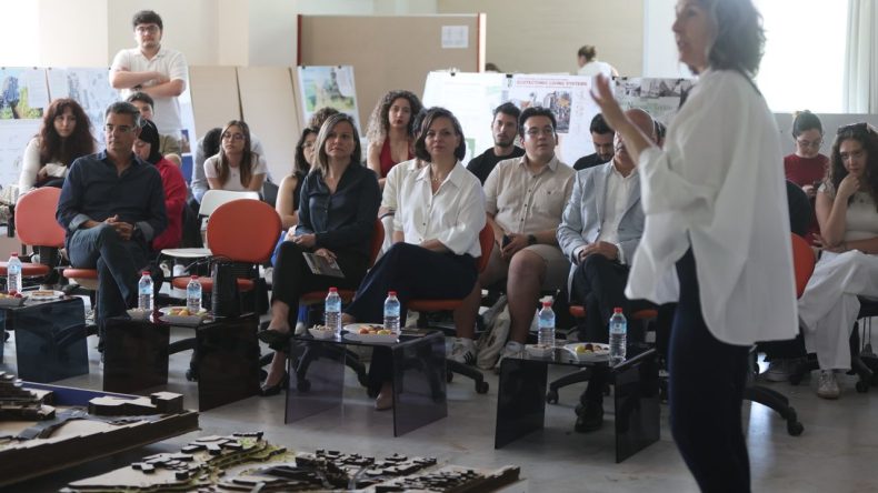 İzmir'de Öğrenciler Sürdürülebilir Konut Projesi Üretti