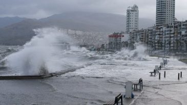 İzmir'de Sıcaklık Artışı ve Kuvvetli Poyraz Bekleniyor