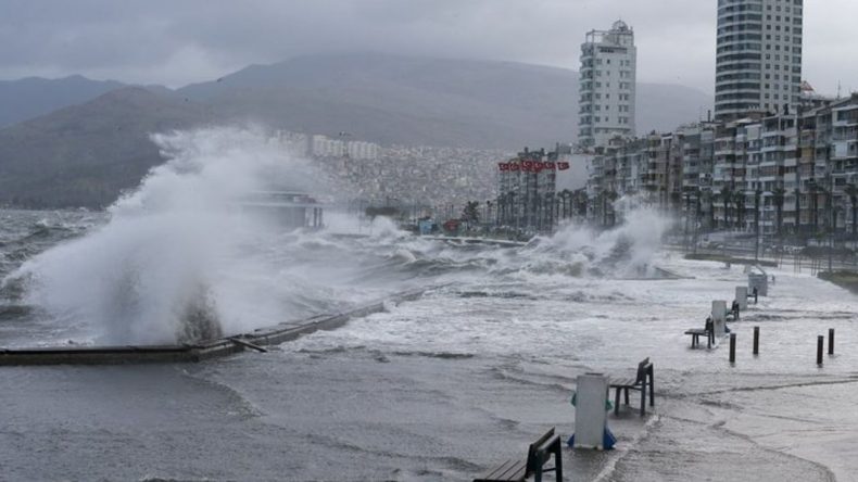 İzmir'de Sıcaklık Artışı ve Kuvvetli Poyraz Bekleniyor