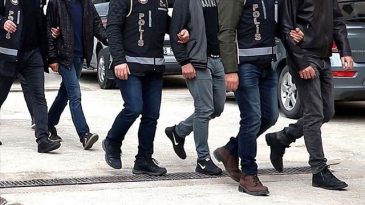 İzmir'de Silah Ka&ccedil;ak&ccedil;ılığı Operasyonu: 9 Kişi Tutuklandı