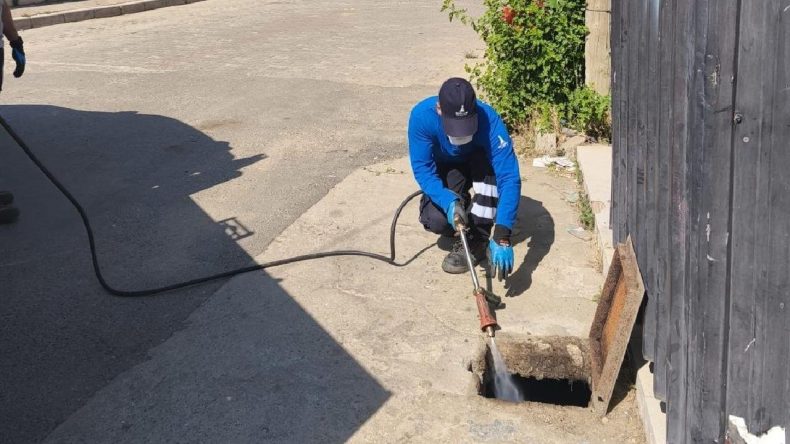 İzmir'de Sivrisinek Mücadelesi: 30 İlçede 254 Bin Noktada İlaçlama