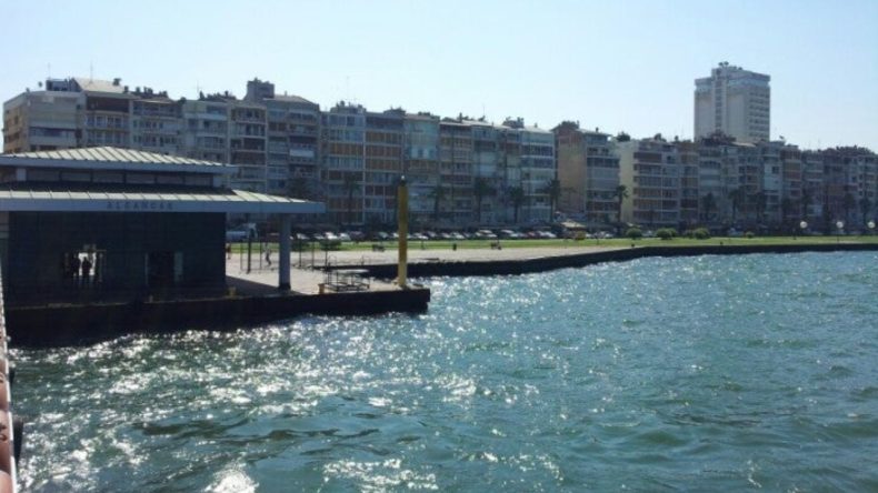 İzmir'de Şüpheli Ölüm: Denizde Erkek Cesedi Bulundu