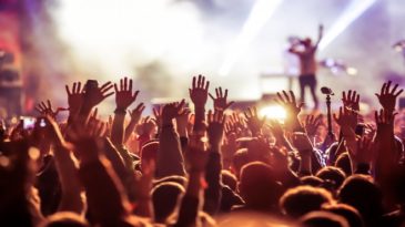 İzmir'de Ücretsiz Gün Batımı Konserleri: Detaylı Program!