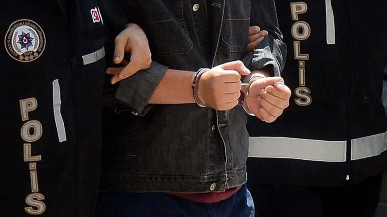 İzmir'de Uyuşturucu Operasyonu: Evde Binlerce Hap Ele Geçirildi