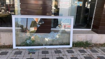 İzmir'de Vandallara Ge&ccedil;it Yok: Kent Lokantasına Saldırı!