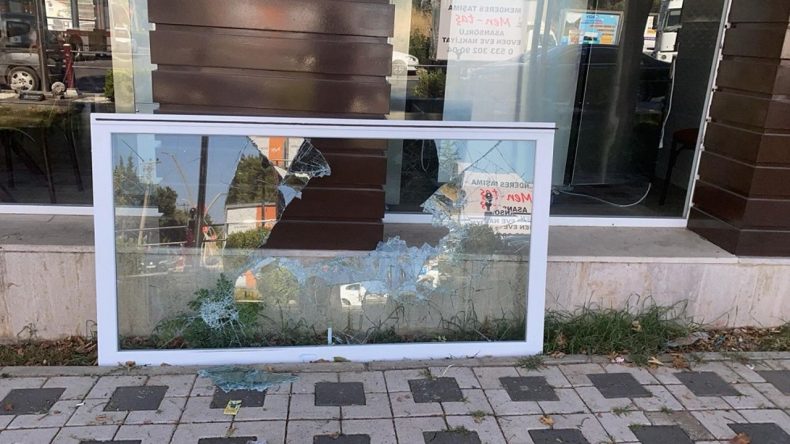 İzmir'de Vandallara Geçit Yok: Kent Lokantasına Saldırı!