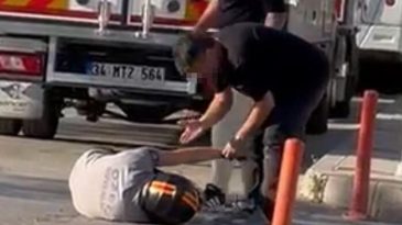 İzmir'de Yol Verme Tartışması: Motosiklet S&uuml;r&uuml;c&uuml;s&uuml;ne Saldırı