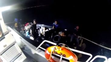 İzmir'deki G&ouml;&ccedil;men Kurtarma Operasyonu: 3'&uuml; &Ccedil;ocuk 37 Kişi Salim Bir Şekilde Kurtarıldı