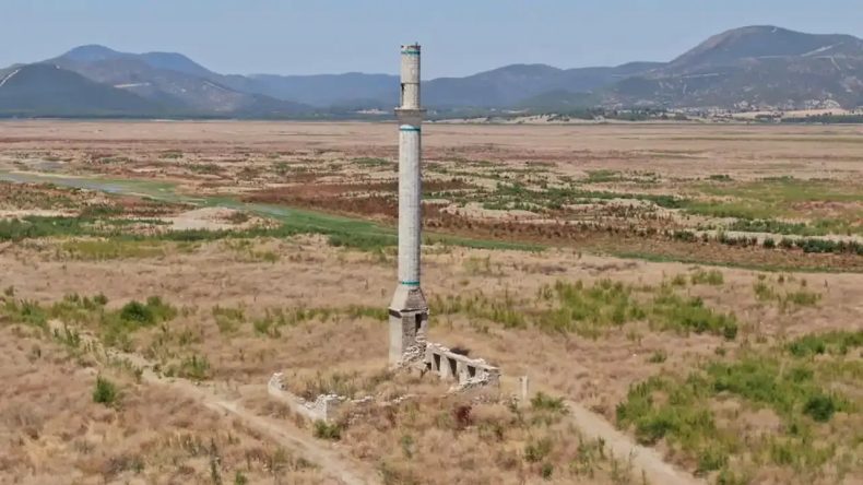 İzmir'deki Kuraklık Sorunu Derinleşiyor: Tahtalı Barajı Kuru Otlarla Dolu