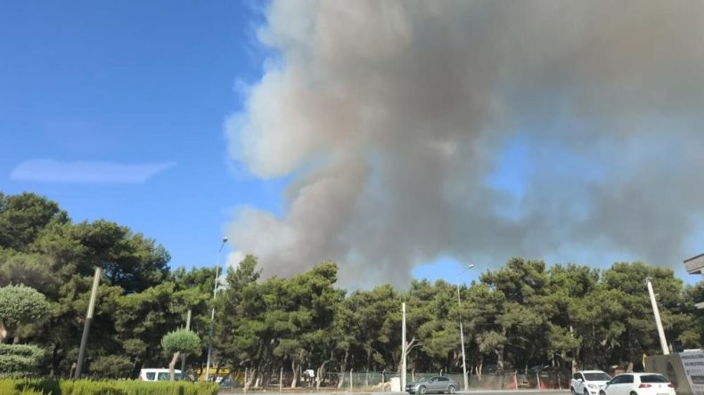 İzmir'deki Yangın Ulaşımı Etkiledi: Kısıkköy ve Buca Arası Ulaşıma Kapandı