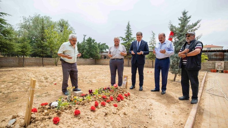 İzmir'deki yangında hayatını kaybeden İbrahim Demir'e anlamlı ziyaret