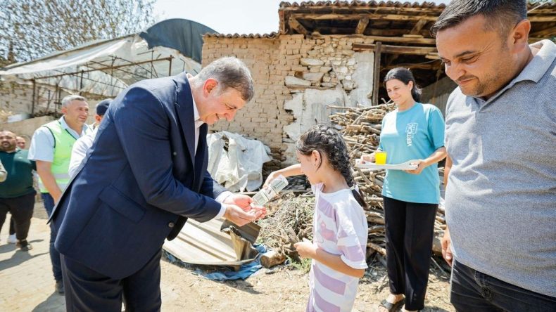 İzmir'deki yangından zarar görmüştü: Başkan Tugay'dan o mahalleye ziyaret!