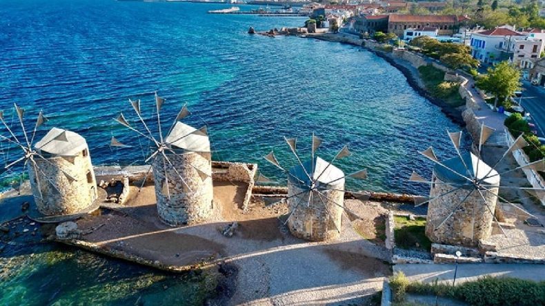 İzmir'den Yunan Adalarına Ekonomik Ulaşım Rehberi: Alsancak, Çeşme ve Seferihisar'dan Feribot Seferlerine Dair Her Şey