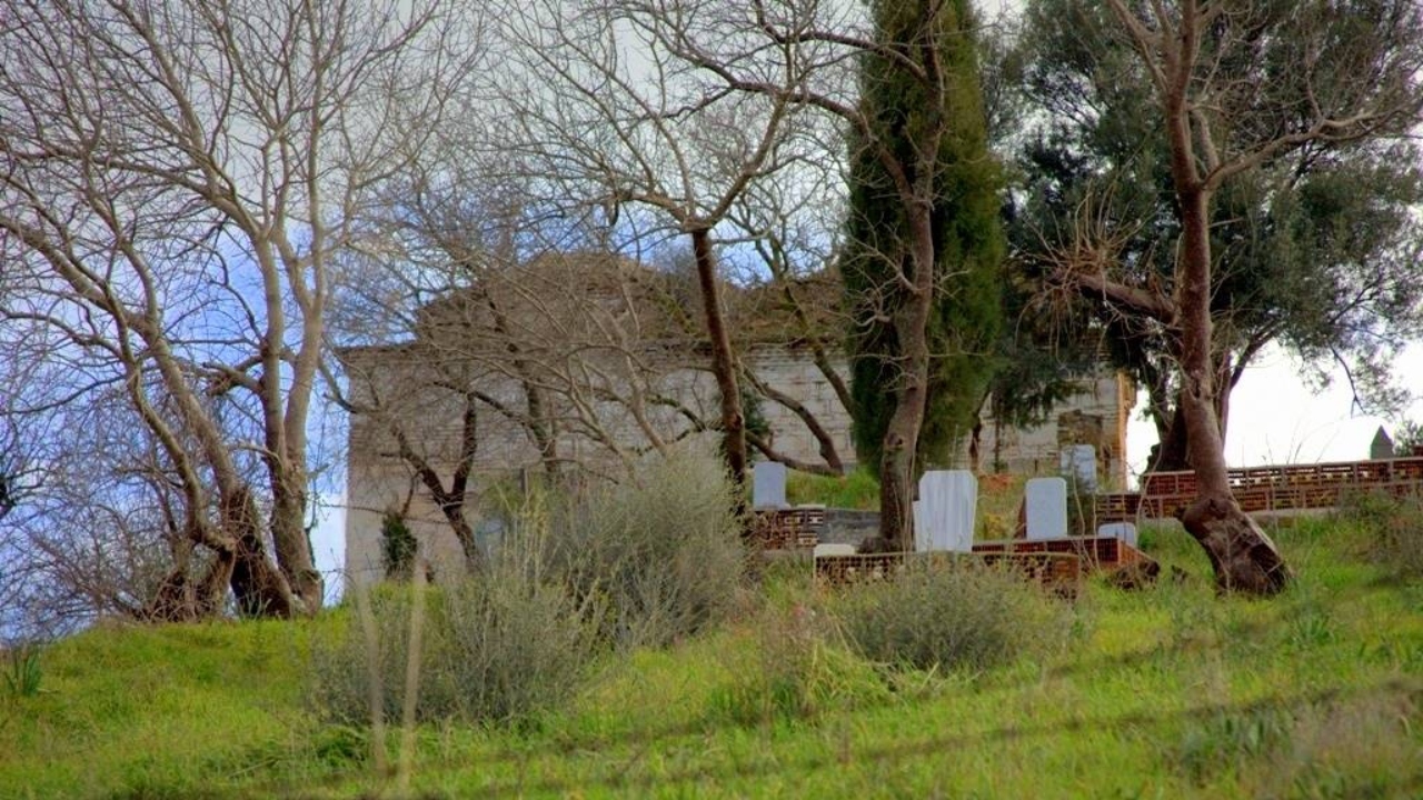Sarı Dede Türbesi