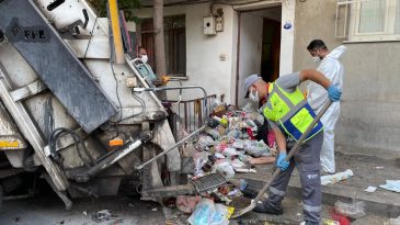 İzmirli Aile Yıllarca '&Ccedil;&ouml;p Evde' Yaşamış: Belediyeden Hayat Değiştiren M&uuml;dahale