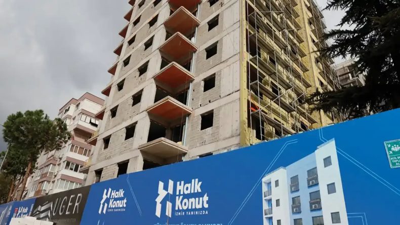 İzmirli Depremzedeler Halk Konut'tan Memnun: Tunç Soyer Bizlere Destek Oldu