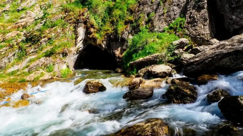 İzmirli Macera Severlerin Gözdesi: Dev Su Akıntılarıyla Dolu Türkiye'nin En Uzun Mağarası