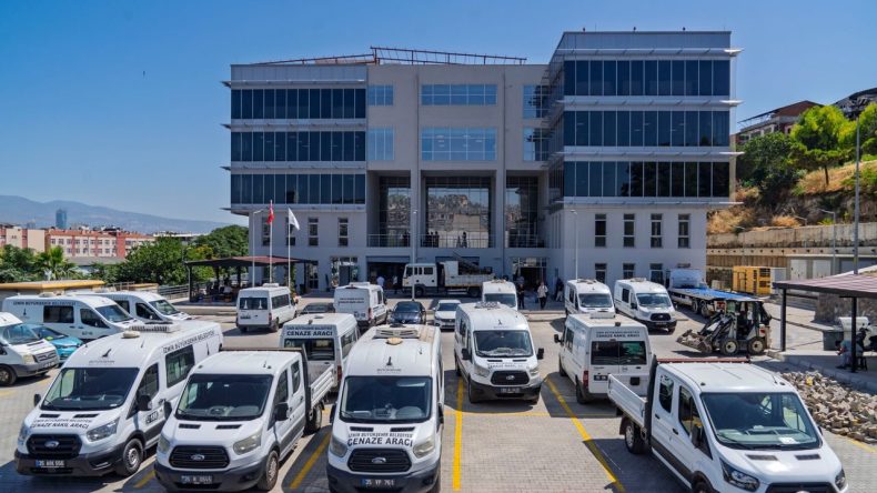 İzmirliler belediye hizmetlerine hızlı ulaşacak: Yeni bina açıldı!