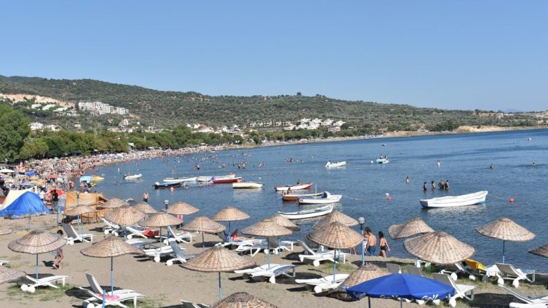 İzmir’in en berrak sahillerinden: 2025 sezonunda yaz keyfi Denizköy Halk Plajı'nda sizi bekliyor