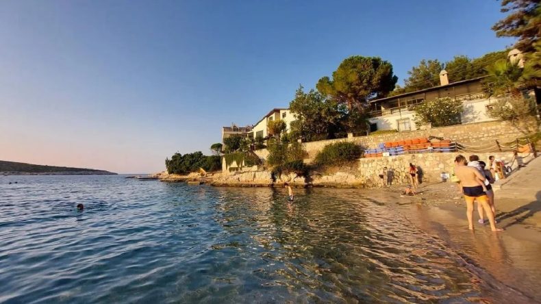 İzmir’in Mavi Bayraklı Cenneti: İncirlikoy Akvaryum Plajı