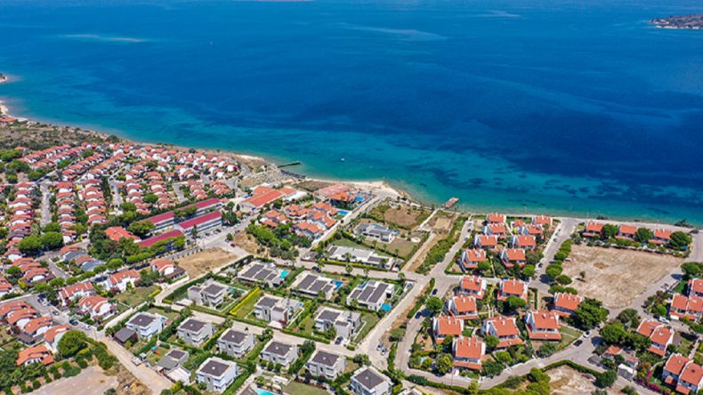 İzmir’in Popüler Tatil Bölgelerinde 352 Milyonluk Arsa Satışı!
