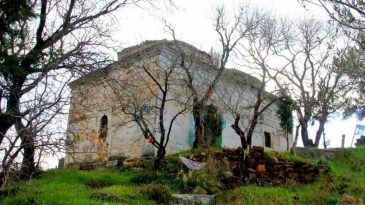 İzmir&rsquo;in saklı inan&ccedil; noktası: Sarı Dede T&uuml;rbesi&rsquo;ndeki isimsiz mezarlar ne anlatıyor?