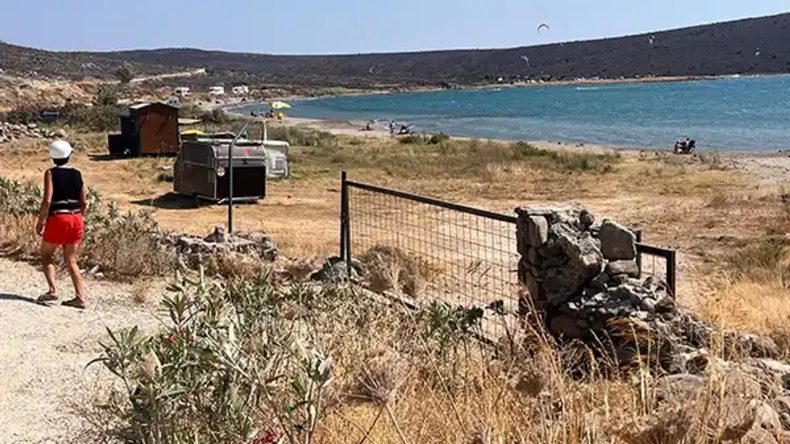 İzmir’de 'Demir Kapı' Krizi: 21 Dönüm Kıyı Alanı Çitle Çevrildi, Sözleşmeler İptal Edildi