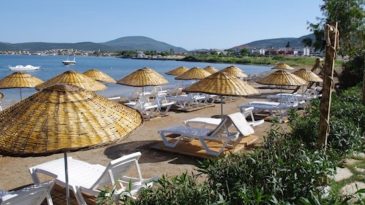 İzmir&rsquo;de &ccedil;ocuklu ailelerin g&ouml;zdesi: Kalabak Halk Plajı