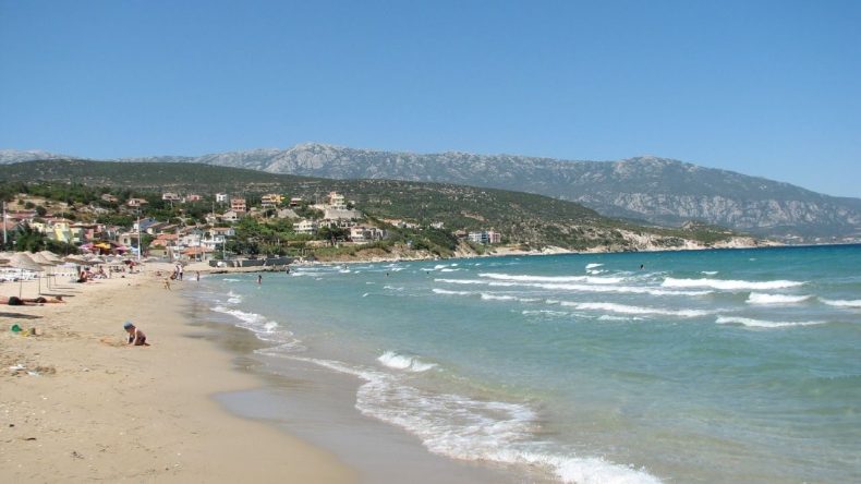 İzmir’de denizin ve doğanın keyfi burada: Ardıç Plajı