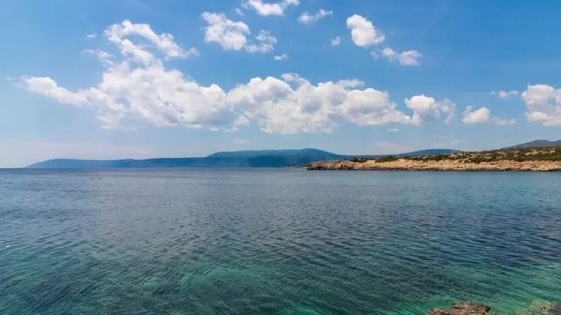 İzmir’de Huzurlu Bir Sahil Deneyimi: Girlen Plajı