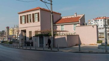 İzmir&rsquo;de Mutlaka Ziyaret Edilmesi Gereken Yer: Tarihi Deneyimleme Fırsatı