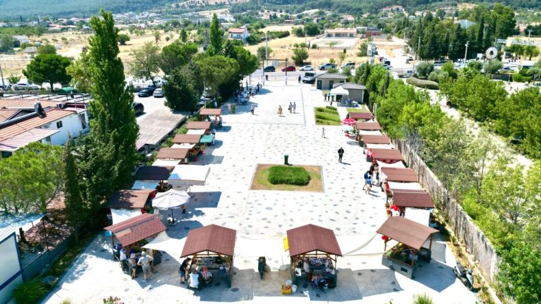 İzmir’de topraktan sofraya yeni köprü: Uzunkuyu Üretici Pazarı açıldı