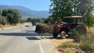 İzmir&rsquo;de Trakt&ouml;rle &Ccedil;arpışan Motosiklet S&uuml;r&uuml;c&uuml;s&uuml; Hayatını Kaybetti