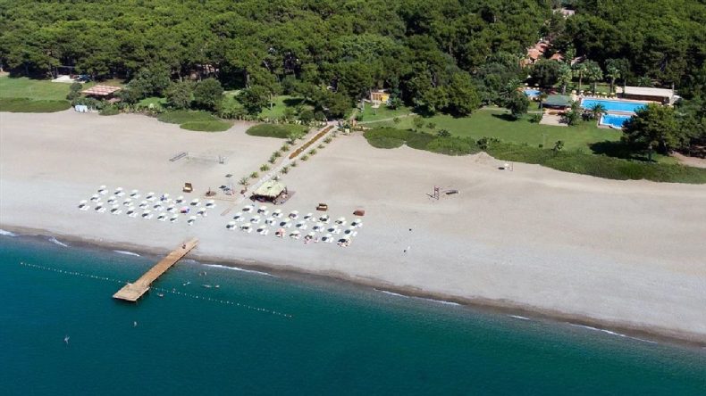 İzmir’den Toplu Taşıma ile Ulaşabileceğiniz Mavi Bayraklı Tatil Rotaları: Deniz Atı Tatil Köyü Plajı