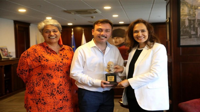 Karşıyaka Belediye Tiyatrosu’nda Ödül Gururu